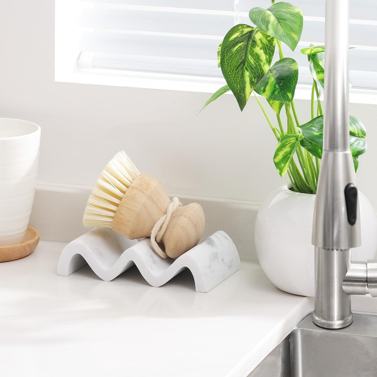 Luxspire Wave Soap Dish, Self-Draining Resin Holder, Gravel White