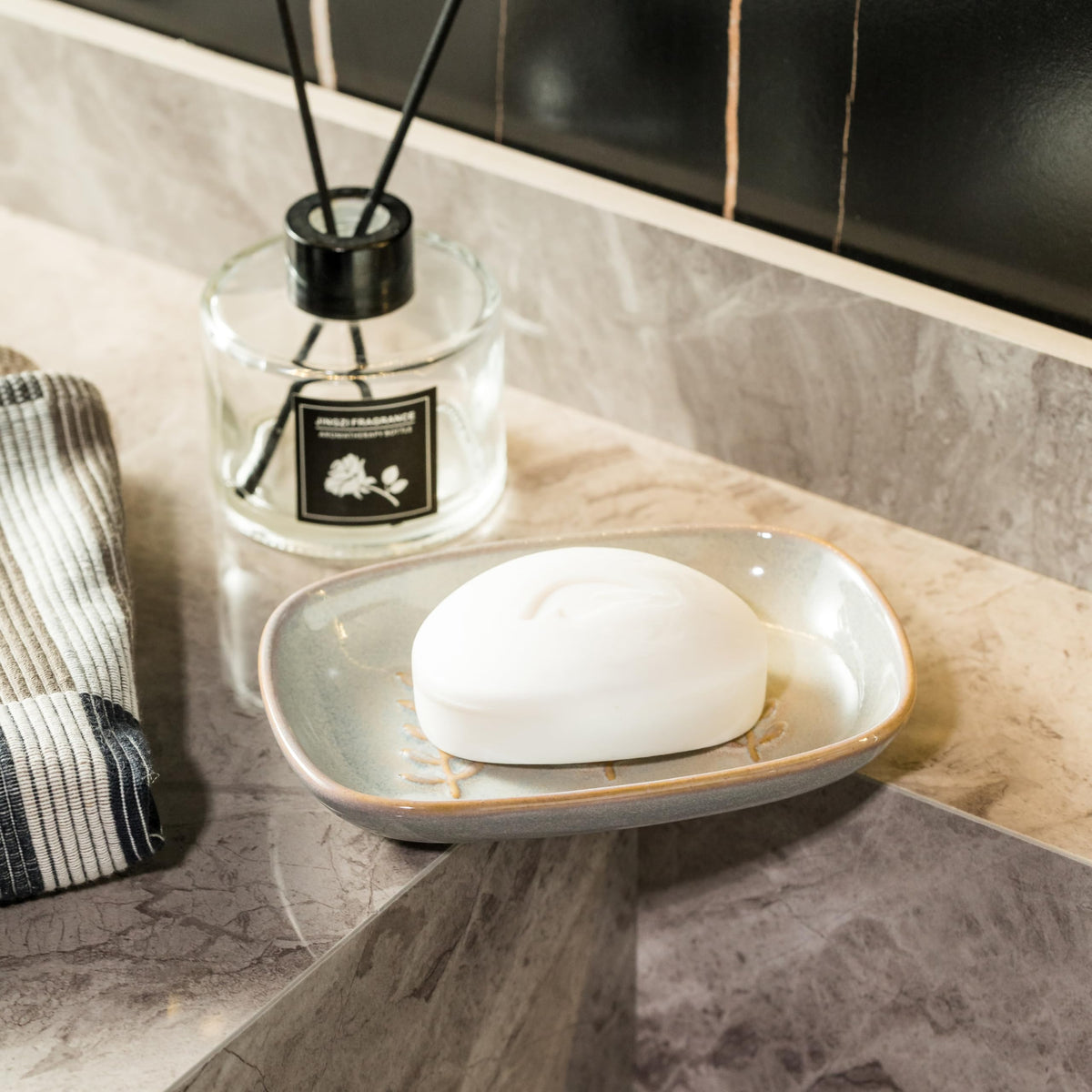 Miamolo Soap Dish, Ceramic Soap Holder Shower Soap Dish for Bar Soap Sponge, Soap Saver Tray for Bathroom Kitchen Sink, White